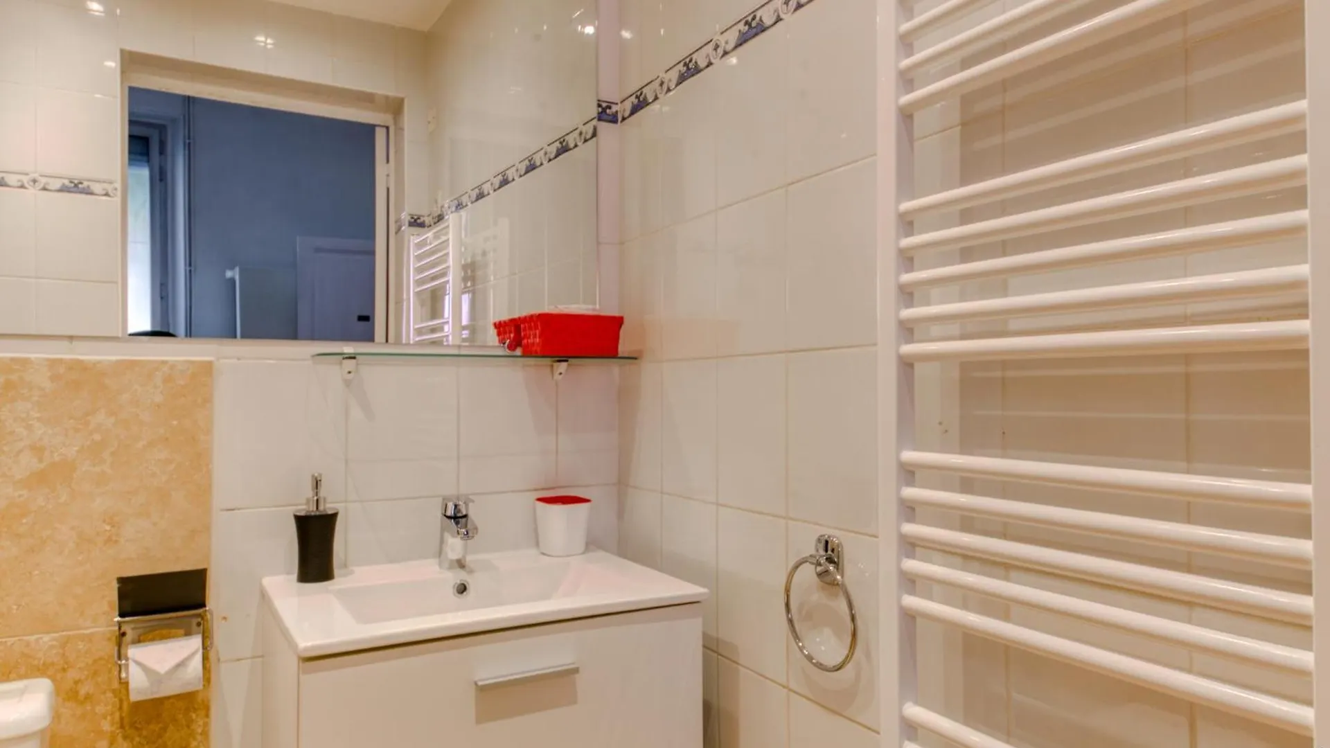 Glamorgan Antibes Hostel